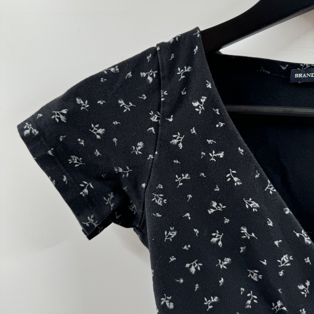 Brandy Melville Floral Wrap Style Top Black V-Neck One Size - Picture 2 of 5